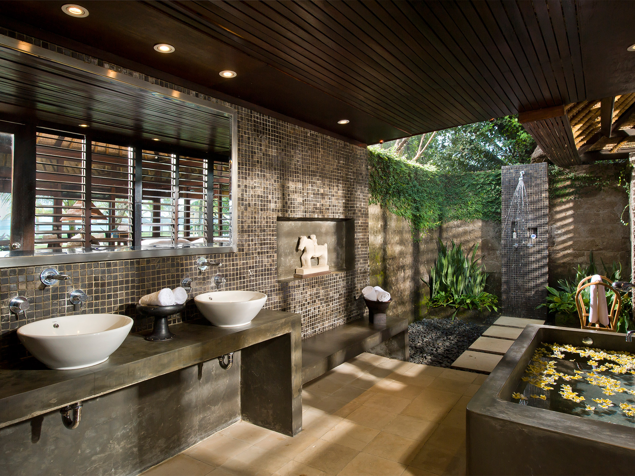 Atas Ombak - Ocean pavilion guestroom ensuite bathroom - Villa Atas Ombak, Seminyak, Bali
